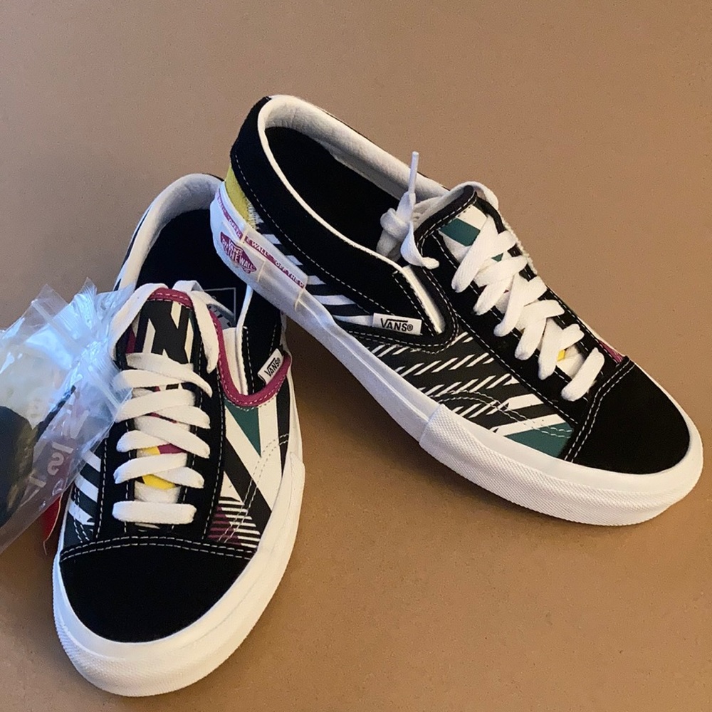 Vans - Picture 10 of 15